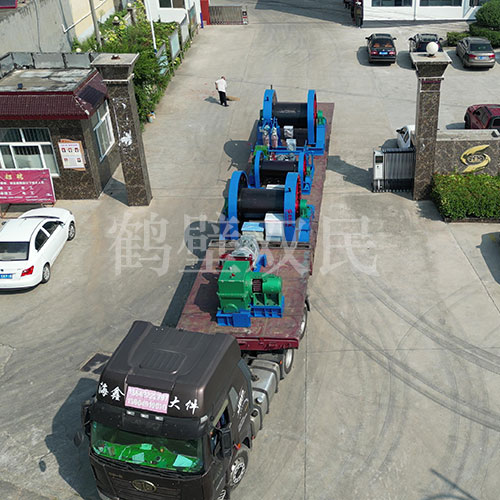 鑿井絞車發(fā)貨：雙筒25噸鑿井絞車！